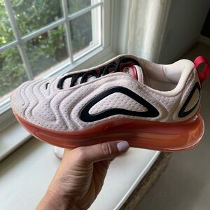 🌼Nike Air Max 720 Light Soft Pink and Black Sneakers with Modern Design🌼